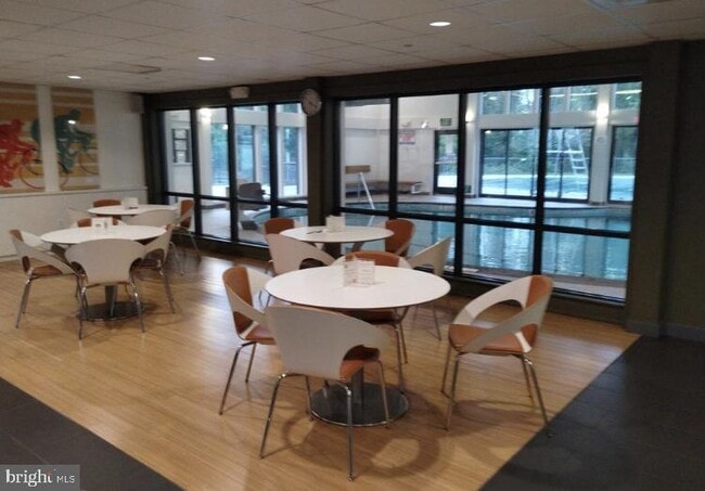 Building Photo - 20926 Valley Forge Cir