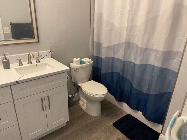 Building Photo - 4 Bed/2 Bath Waterfront Paradise with Pool, Dock & Gulf Access in Baileys Bluff