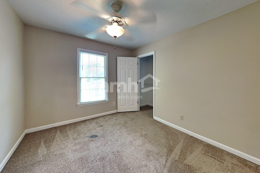 Building Photo - 1300 Summit Point Ln
