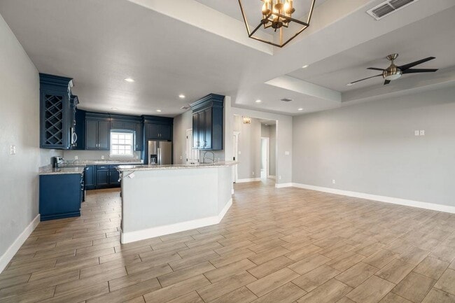 Building Photo - 328 Kenwood Ave