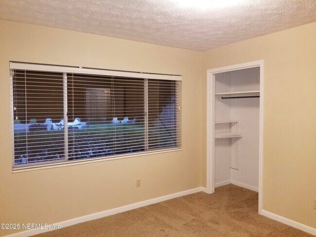 Building Photo - 2758 Oakdale Dr W