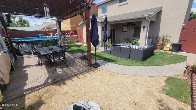 Building Photo - 3880 Loma Brisa Dr