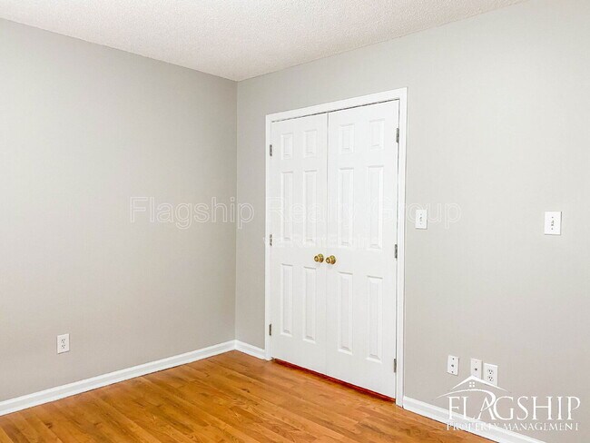 Building Photo - 3638 Highland Dr