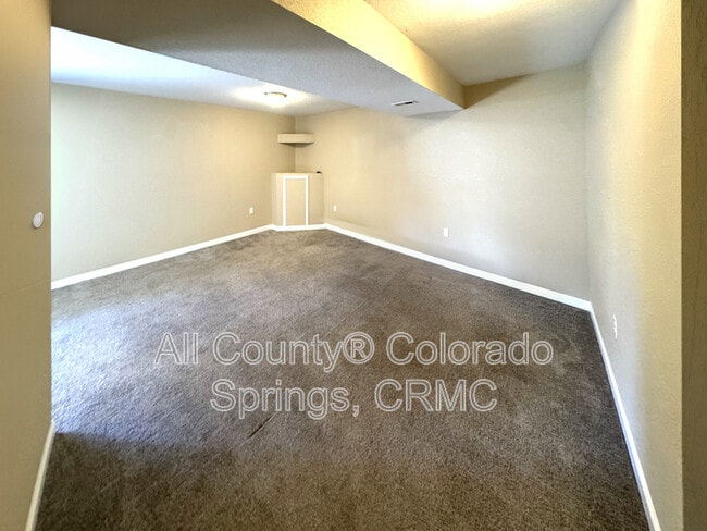 Building Photo - 5048 Weaver Dr