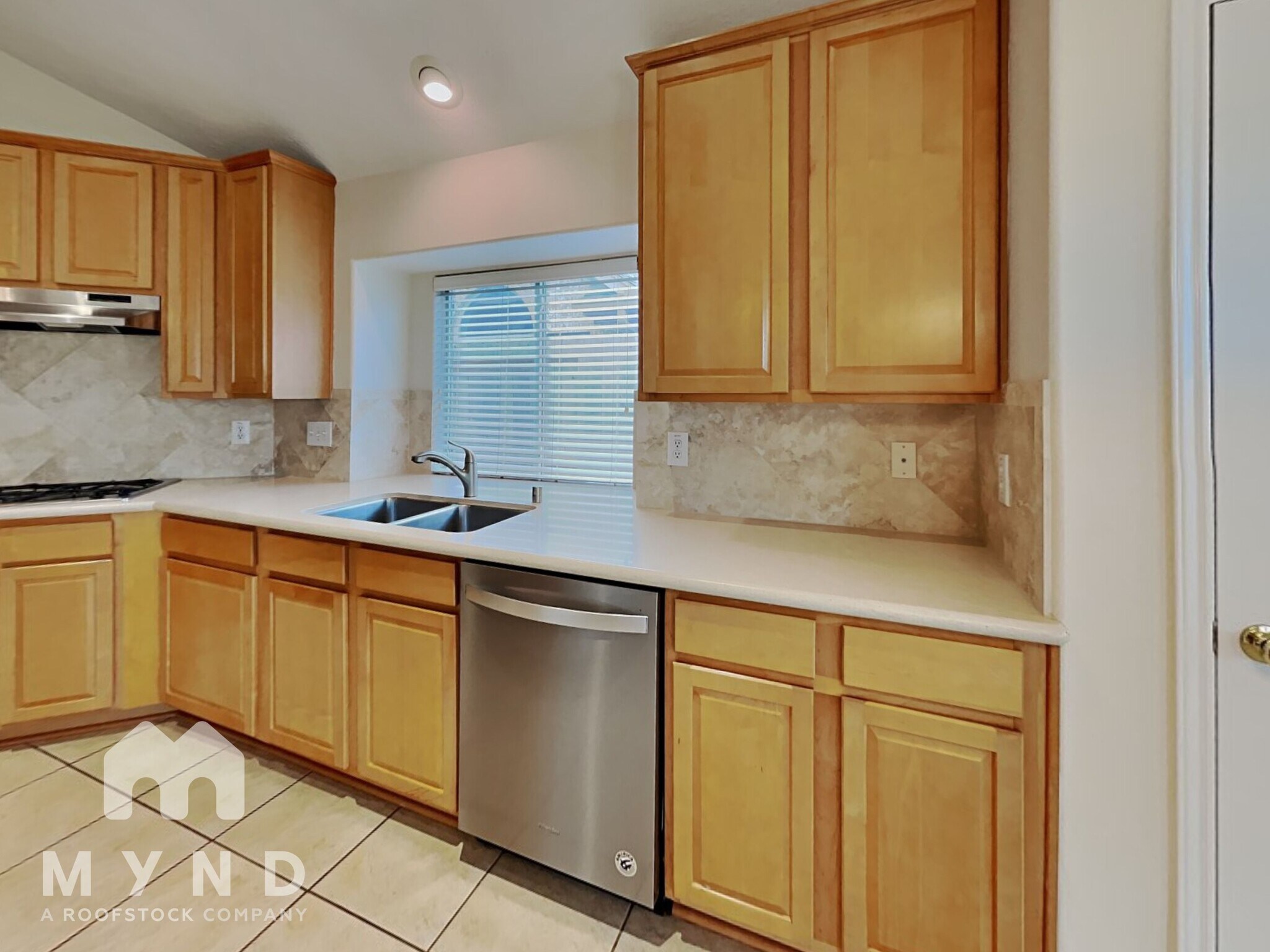 Building Photo - 1605 Garden Lakes Dr