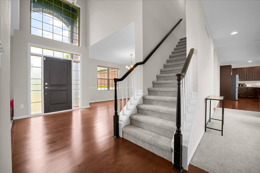Building Photo - 41761 Steinbeck Gln