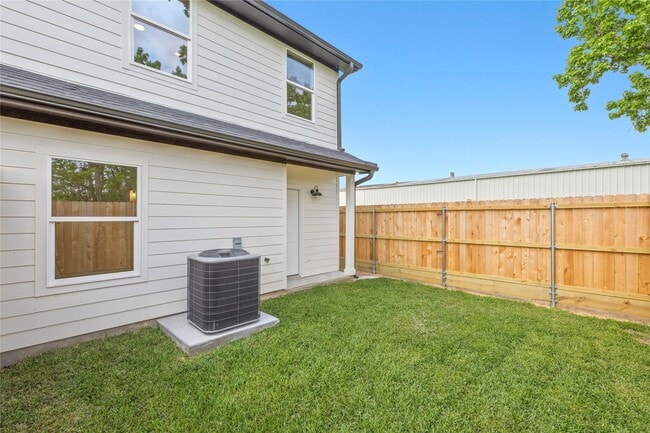 Building Photo - 6138 Brookfield Dr