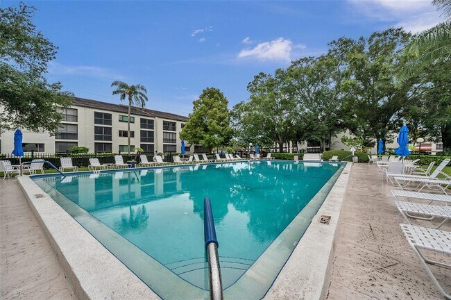 Building Photo - 2583 Countryside Blvd