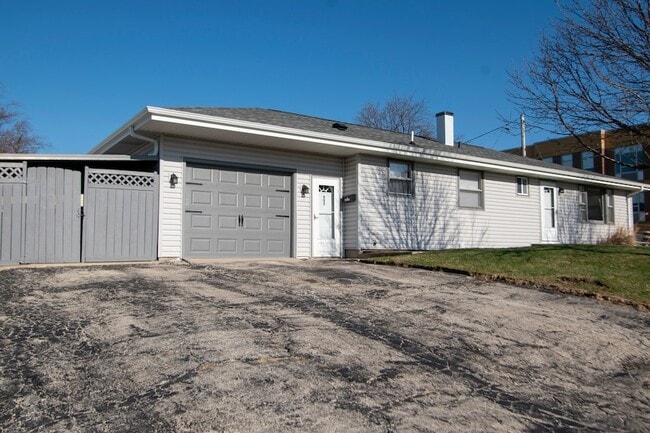 Building Photo - 903 Porter St