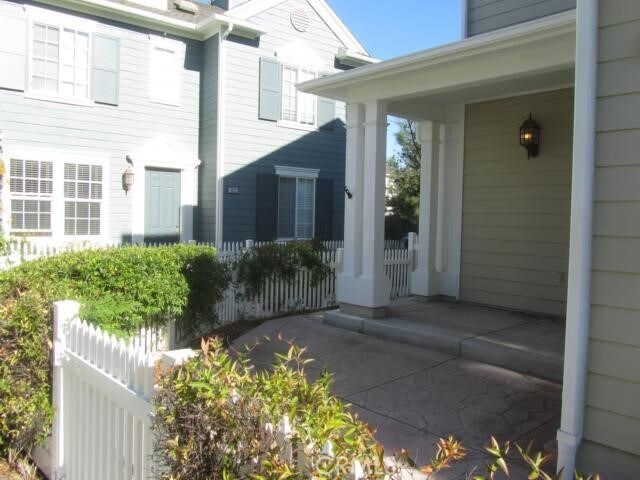 Building Photo - 46 Strawflower St