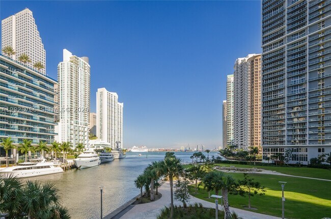 Building Photo - 475 Brickell Ave
