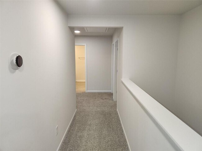 Building Photo - 235 Vly Oak Dr