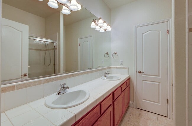 Building Photo - 1824 E Turnberry Ave