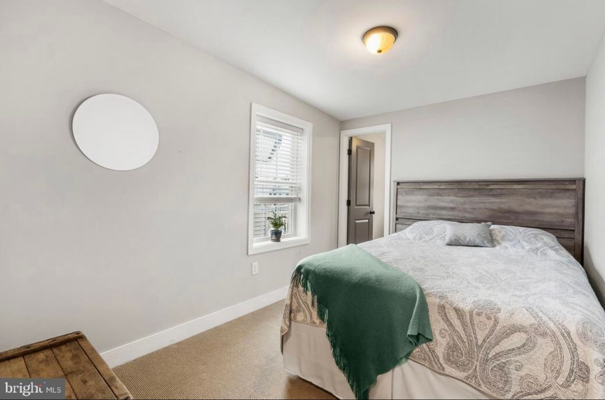 Building Photo - 2427 E Boston St