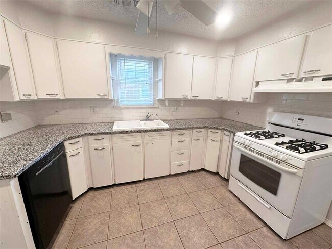 Building Photo - 4605 N Hammond Ave