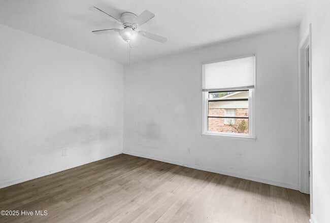 Building Photo - 1800 Carver St