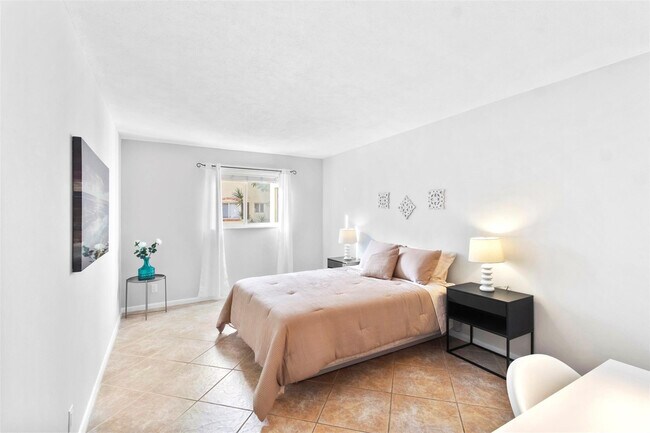 Building Photo - 251 S Cypress Rd