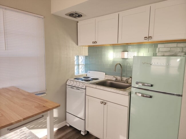 Building Photo - 5624 Gulfport Blvd S