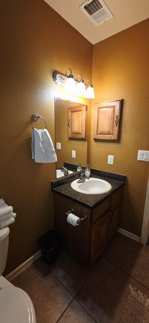 Building Photo - Stunning 4 bedroom, 3 bath home in West El Paso! NO APPLICATION OR ADMIN FEE!