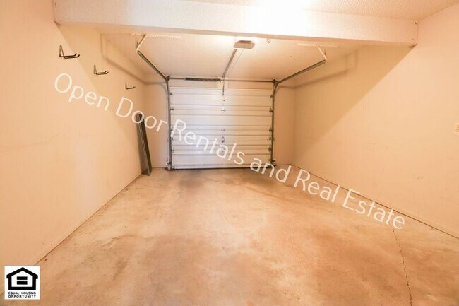 Building Photo - 7105 Thamesford Dr