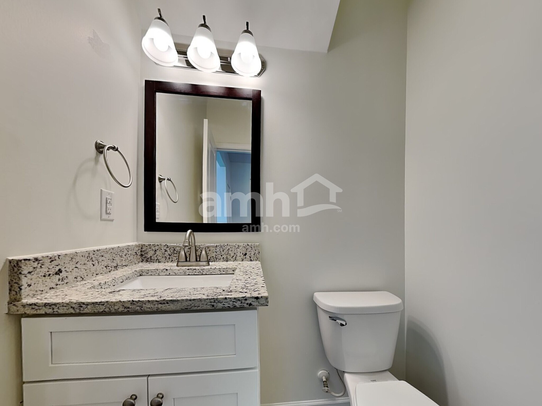 Building Photo - 290 Maxton Ave