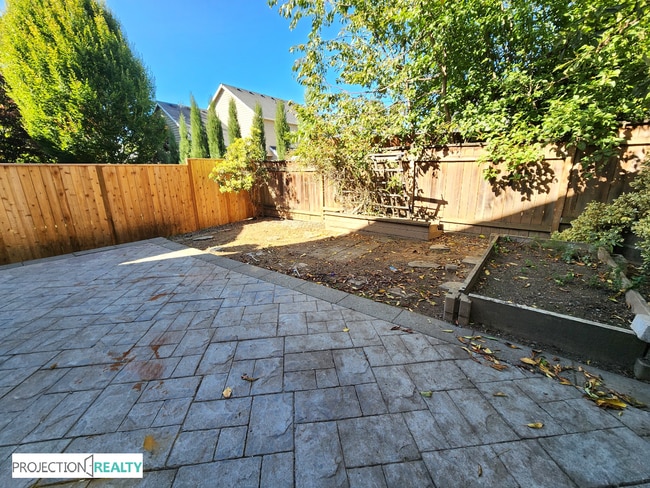 Building Photo - 849 NW Forest Creek Dr