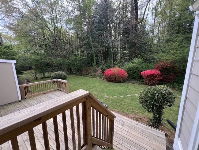 Building Photo - 5290 Green Hill Pl NE