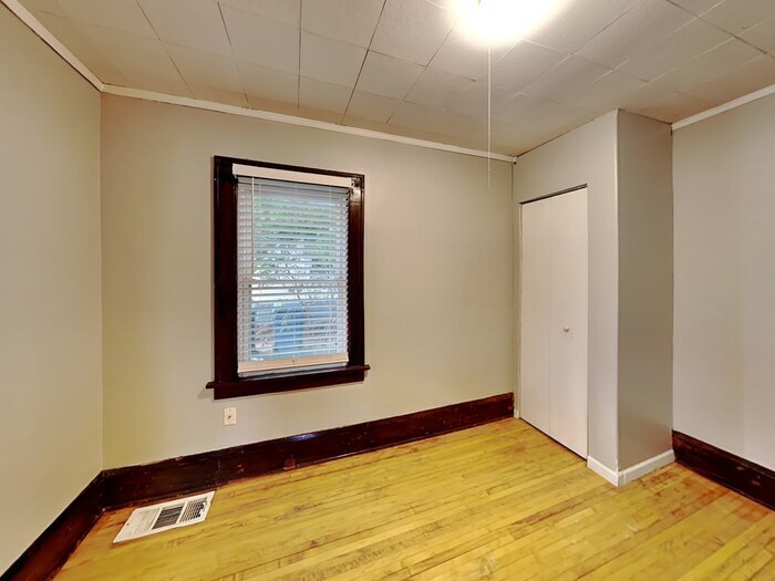 Building Photo - 2504 E 42nd St