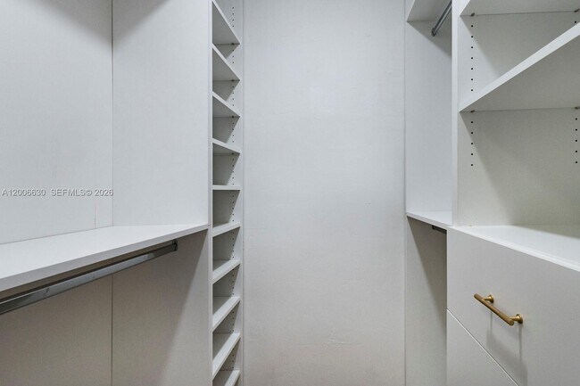 Building Photo - 13050 SW 71st Ave