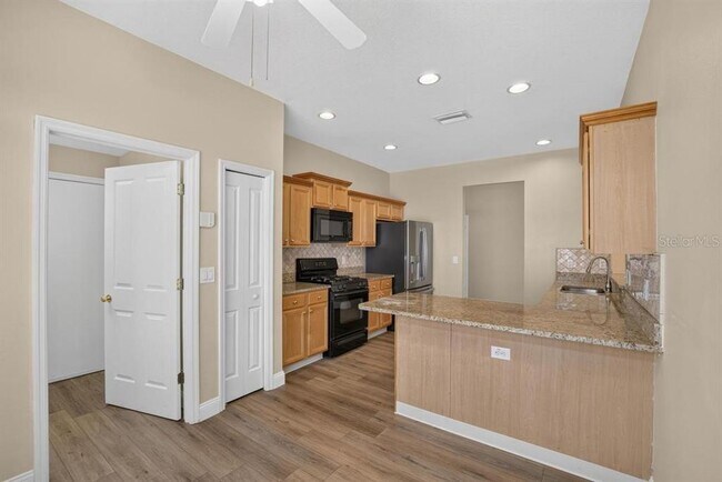 Building Photo - 5605 Hawklake Rd