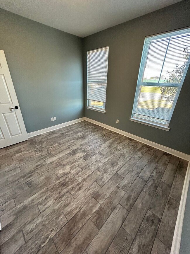 Building Photo - 664 Helen Ave