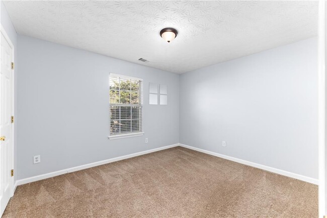 Building Photo - 400 Spring Head Dr SE