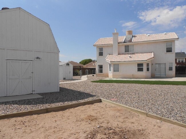 Building Photo - 4 Bedroom, 2.5 Bathroom! Lovely Home in Lo...