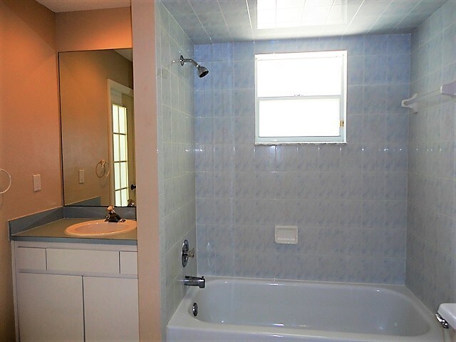 Building Photo - 1427 Kinsmere Dr