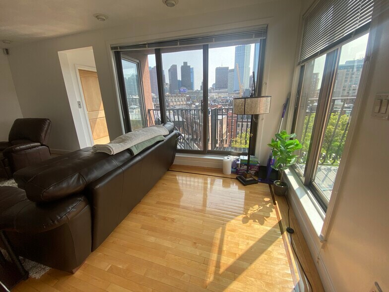 Building Photo - 21 Snow Hill St