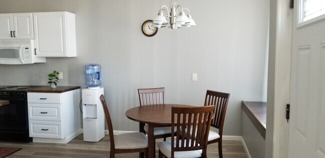 Building Photo - 1402 5th St