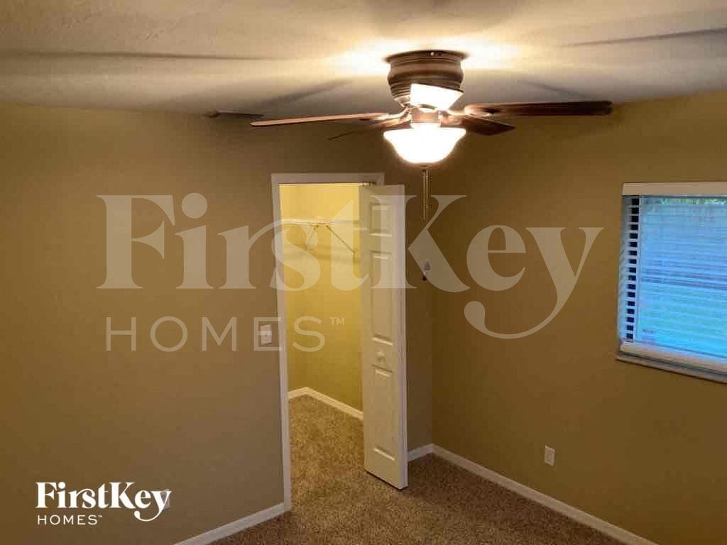 Building Photo - 233 SW 38th St