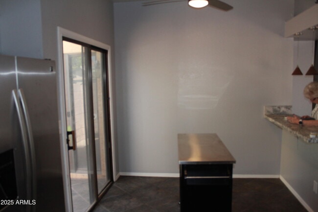 Building Photo - 852 N Terrace Rd