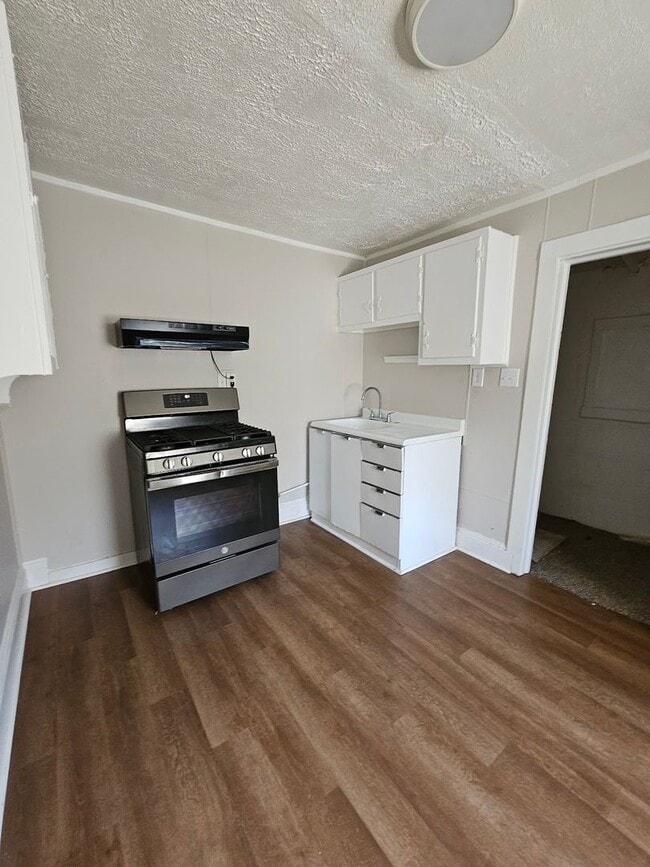 Building Photo - One Bedroom Apartment in Craddock