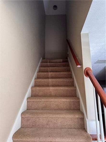 Building Photo - 6446 River Park Dr