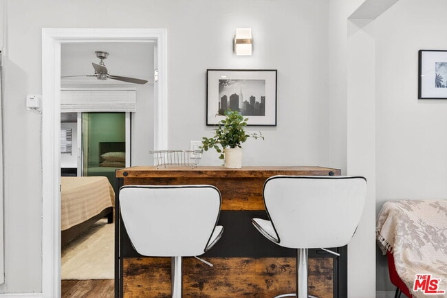 Building Photo - 1200 Tamarind Ave