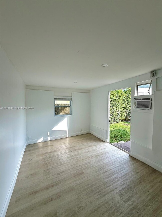 Building Photo - 224 SW 10th St