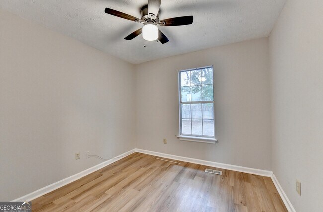 Building Photo - 2115 Glynmoore Dr