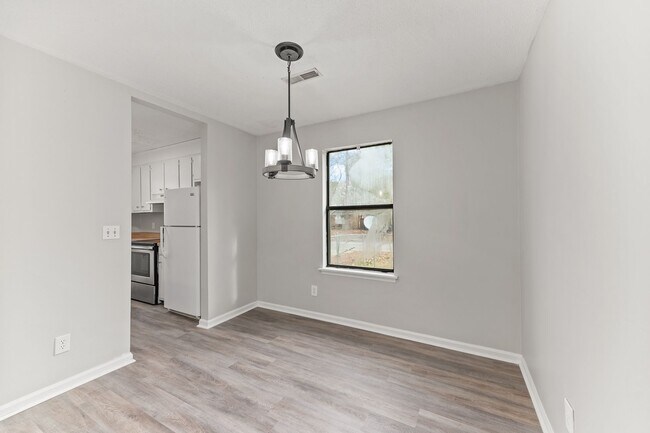 Building Photo - 165 Hummingbird Ave