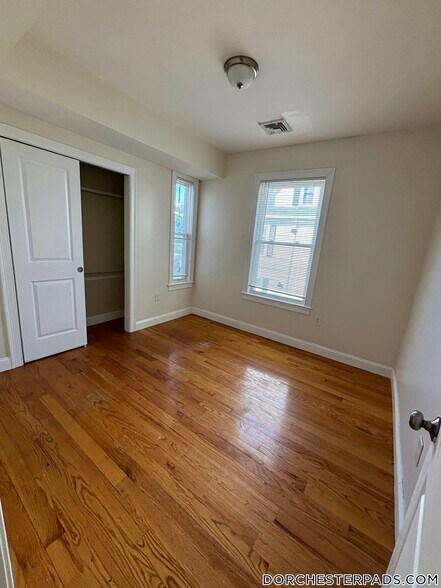 Building Photo - 9 Nottingham St