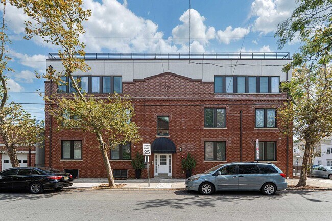 Building Photo - 58 Giles Ave