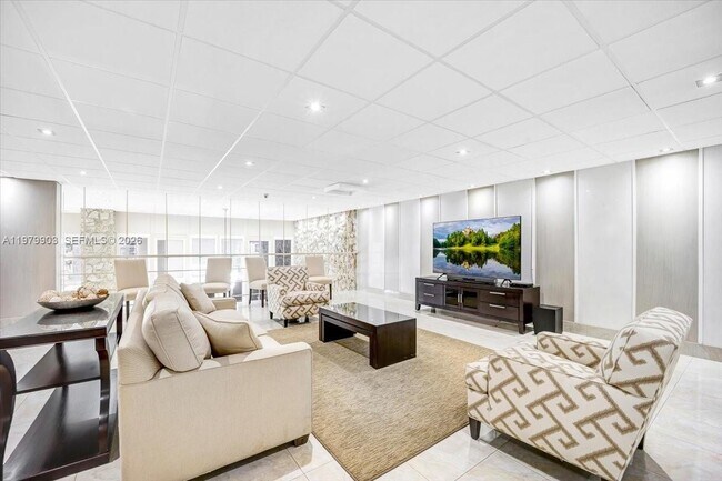 Building Photo - 3111 N Ocean Dr