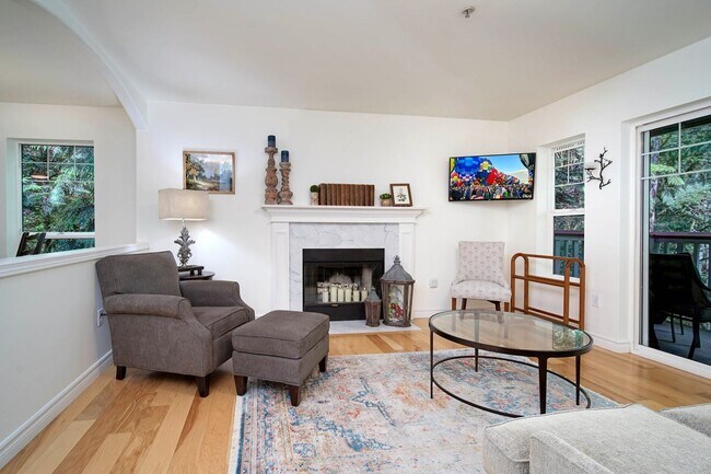 Building Photo - 3Bd/2Ba Issaquah Condo