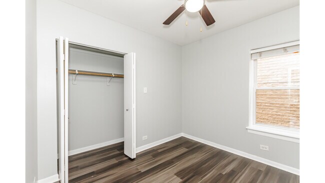 Building Photo - 2400 N Kilbourn Ave
