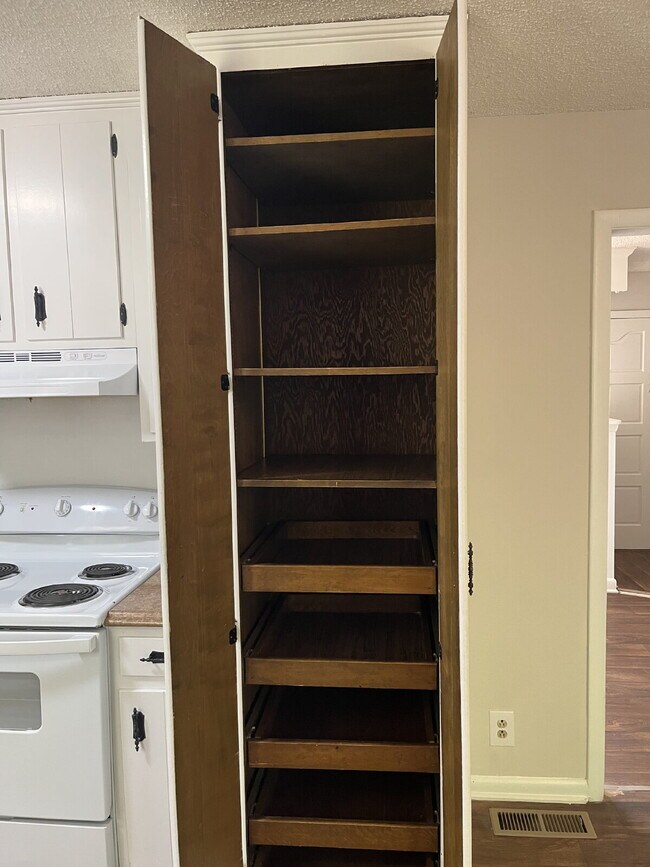 Building Photo - 416 Ocala Ct N